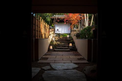 Hotel Yuraku Kyo-yasaka - 출입구