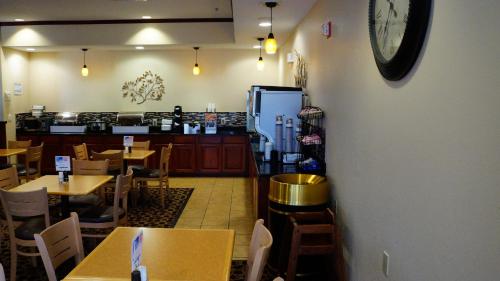 Best Western Plus Kansas City Airport - KCI East, Kansas City (photo 6)