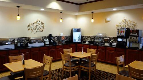 Best Western Plus Kansas City Airport - KCI East, Kansas City (photo 7)