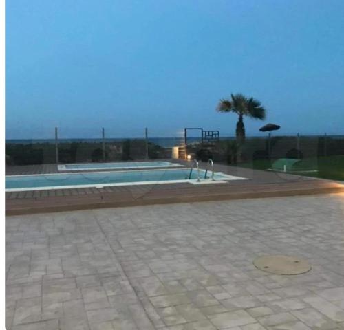 Front of sea with pool appartement