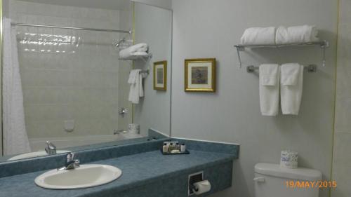 The Bridgeport Inn