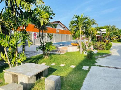 Pool Sawat Resort in Klong Wan