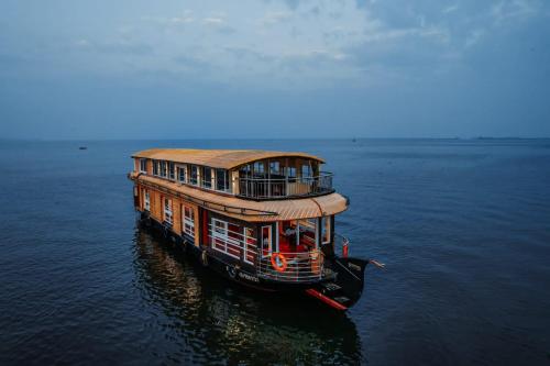 Honeymoon Houseboat