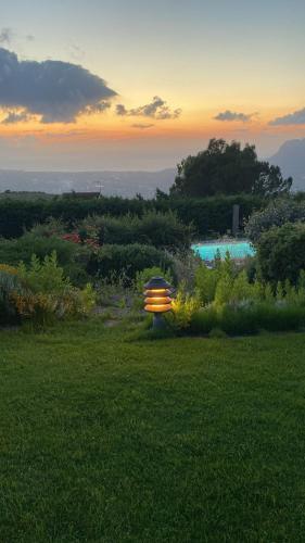 Sicilia tra cielo e mare con piscina