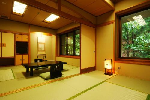 Deluxe Japanese-Style Room