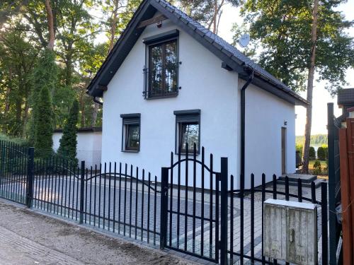 Luksusowy domek letniskowy z widokiem na jezioro, 8 osób Kamionki Małe (Luksusowy domek letniskowy z widokiem na jezioro, 8 osob Kamionki Male) in Turzno