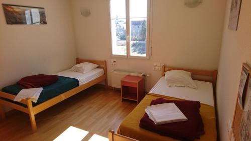 2 twin beds