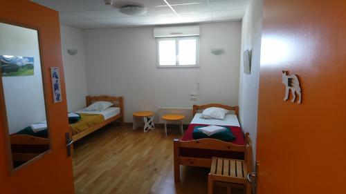 2 twin beds