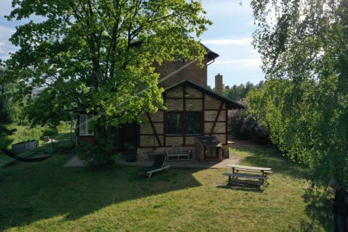 Exterior view, Landbahnhof Buschhof 1 OG, mit Gartensauna in Schwarz