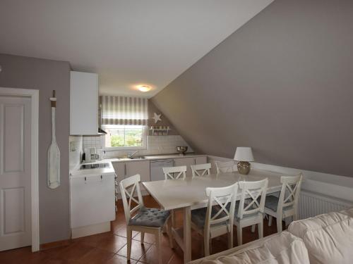Large comfortable apartment by the sea
