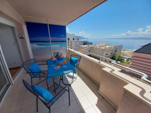 Apartment Summer Vibes Split