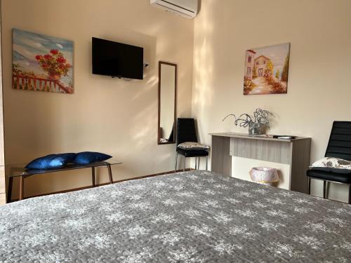 1 double bed, 3 twin beds