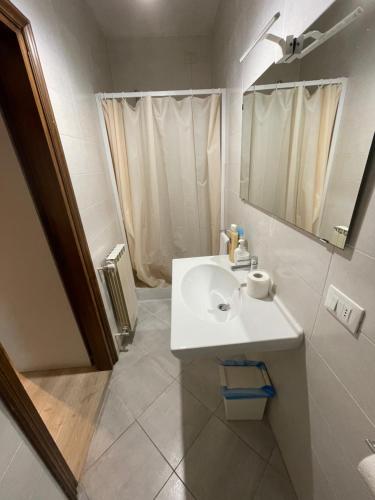 Bellini room with private bathroom - image 4
