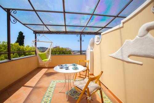 Deluxe Double Room with Balcony image 10