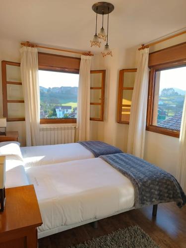 1 double bed, 2 twin beds