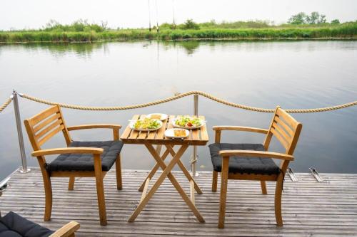 設施, Schwimmpod an der Peene in 安克拉姆