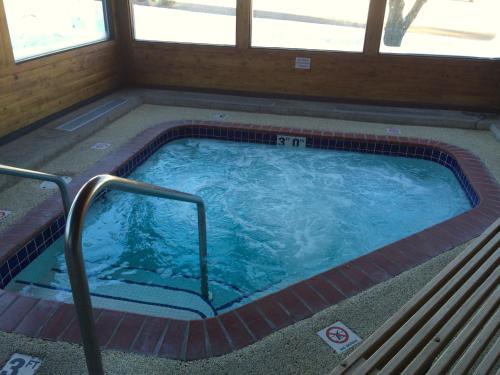 Swimmingpool, Cedar Motor Inn in Marquette (MI)