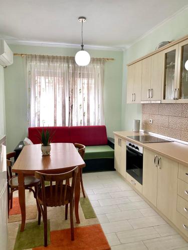 Your tidy & affordable base in Tiranë!, Tirana (photo 2)