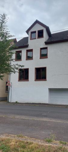 Ferienhaus Kastanienblick - Apartment - Moselkern