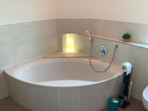 Fürdőszoba, Ferienwohnung beim Mane in Halfing