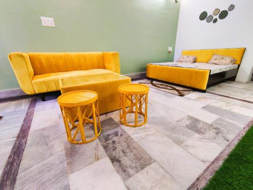 Yellow Homestay - Modern 2BHK AC stay