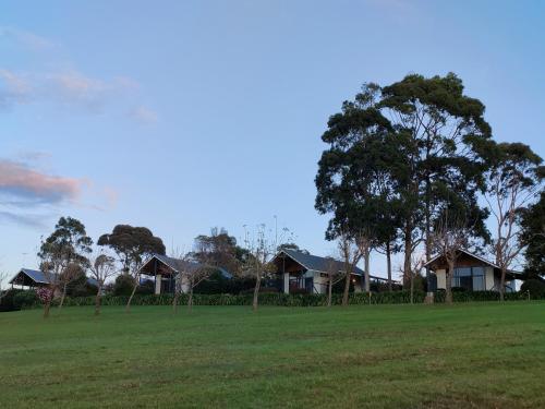 Karri Mia Chalets and Studios