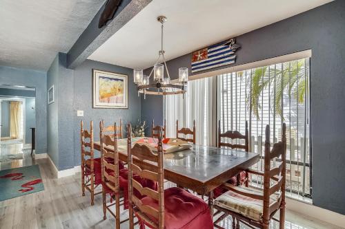 Manatee Home - image 25
