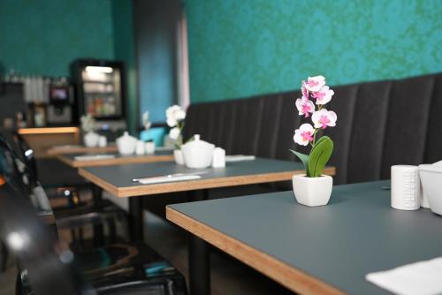 Hotel Attaché an der Messe - image 7