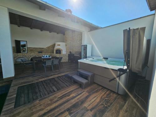 อ่างแช่น้ำร้อน, Vintage Resort in ซารุด