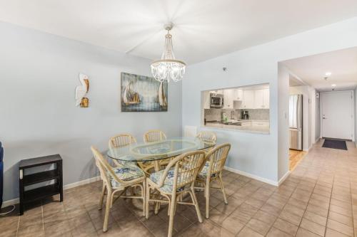 Villa Madeira 306 Beach front stunning view! Walk to everything - image 11