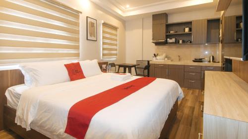 RedDoorz Plus @ Bez Tower and Residences San Juan, Манила