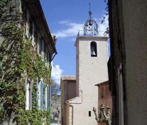 Maison de village, au calme.