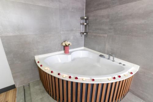 Hot tub, Yusufhan Suites in Trabzon