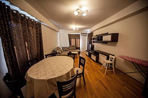 Lovely 2-bedroom condo with private garage