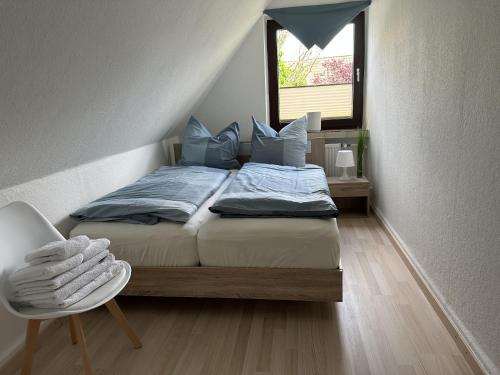 1 queen bed, 1 twin bed
