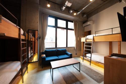 Deluxe Room (Four Single Beds) with Shared Kitchen - Non-Smoking - No Cleaning for Consecutive Night Stays image 10