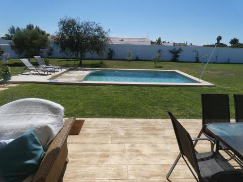 Villa Olivia con Piscina, Jardin y Parking