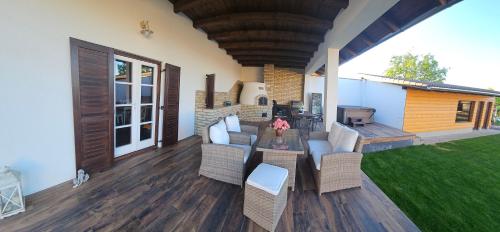 ระเบียง/ชานเรือน, Vintage Resort in ซารุด