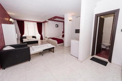 Deluxe Family Room with Balcony image 10
