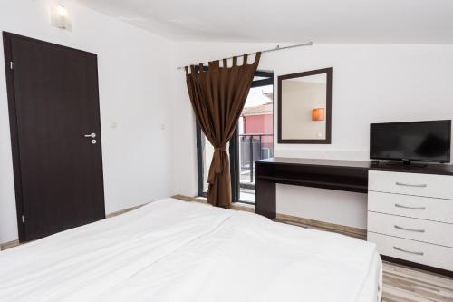 Polina Beach - image 5