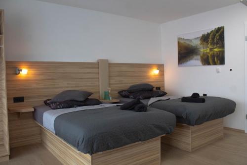 Modernes Studio mit großem Balkon, vollausgestatteter Küche und idealem Arbeitsplatz für Home Office in Gärtringen, Deutschland