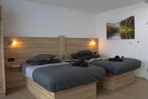 Modernes Studio mit großem Balkon, vollausgestatteter Küche und idealem Arbeitsplatz für Home Office in Gärtringen, Deutschland