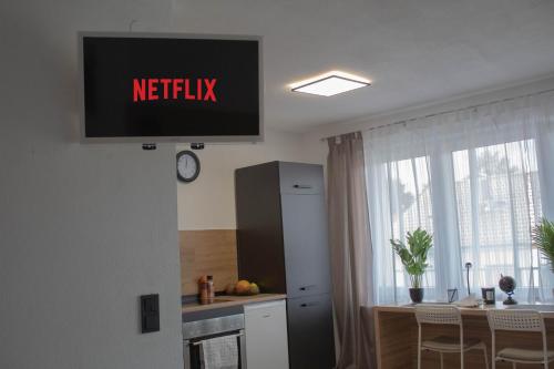 Létesítmények, Modernes Studio mit großem Balkon, vollausgestatteter Küche und idealem Arbeitsplatz für Home Office (Modernes Studio mit großem Balkon, vollausgestatteter Kuche und idealem Arbeitsplatz fur Home Office) in Gartringen