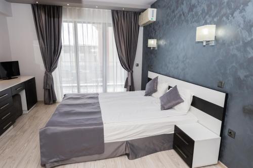 Polina Beach - image 4
