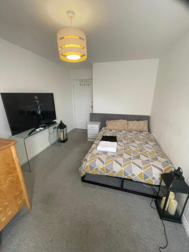 Rhapsody Premium - Accommodation - Waltham Abbey