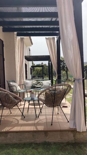 Erkély/terasz, Bonita casa a estrenar en paraje natural a 35 minutos de Sevilla in El Ronquillo