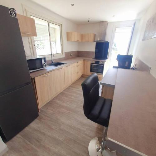 Joli haut de villa 3 chambres climatisé avec jacuzzi (Joli haut de villa 3 chambres climatise avec jacuzzi) in มาริญาน