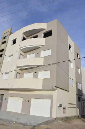 2 bedrooms, 5 beds