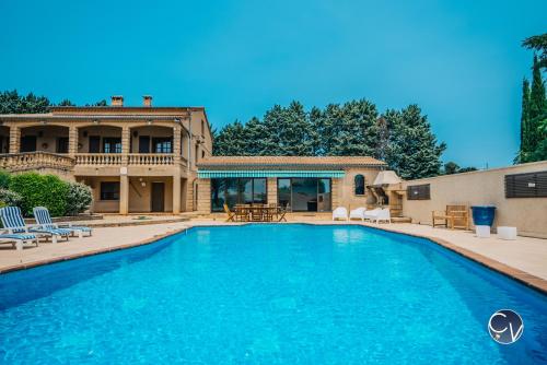 Superbe Villa avec Piscine et vue sur le Village in Venejan
