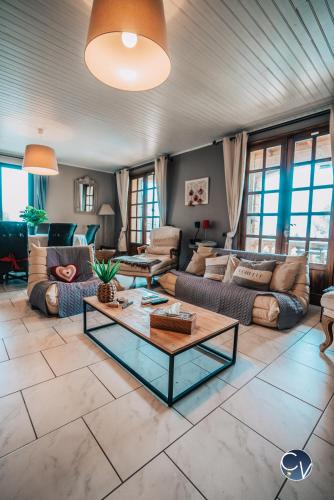 Superbe Villa avec Piscine et vue sur le Village in Venejan